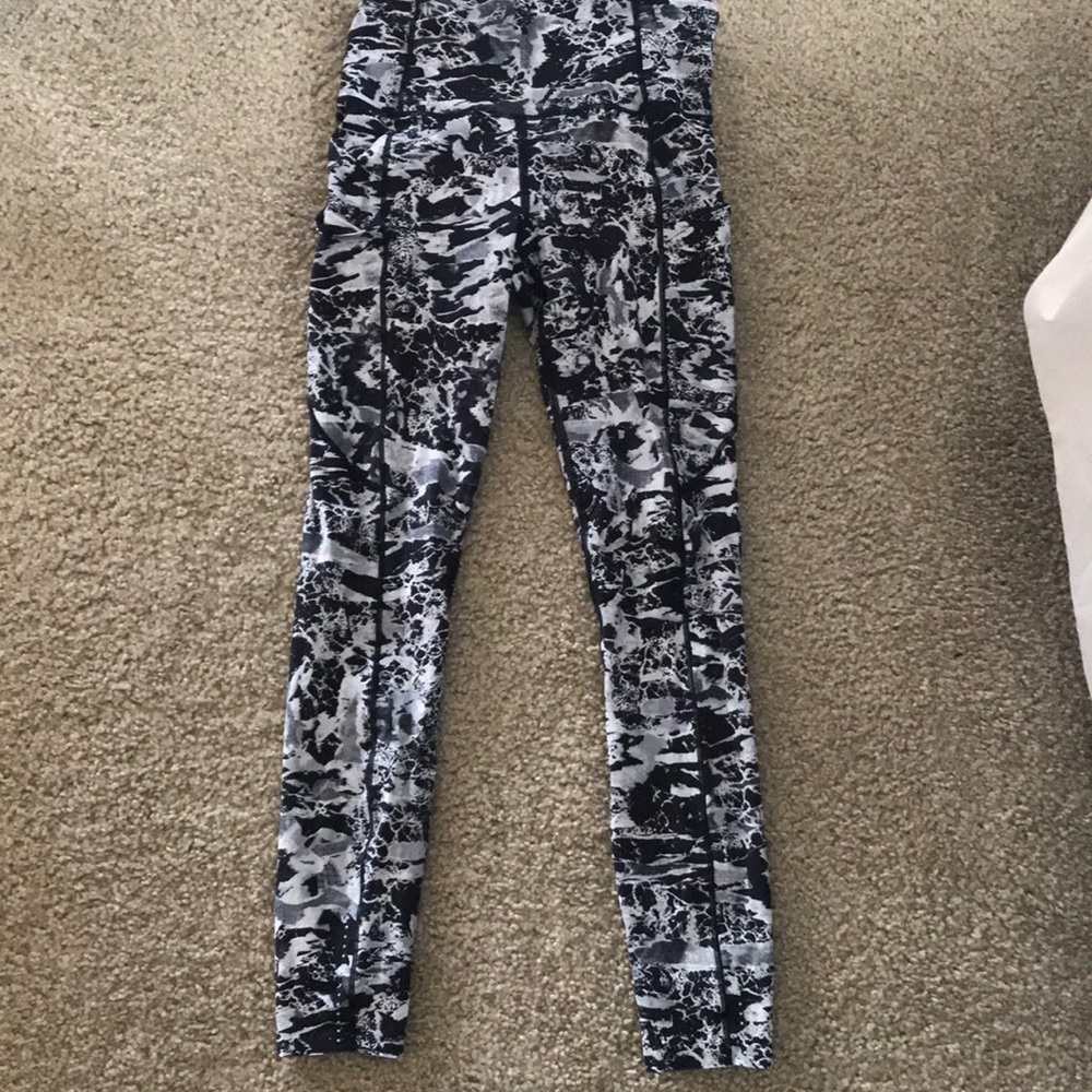 25 in nulux leggings with pockets on the sides